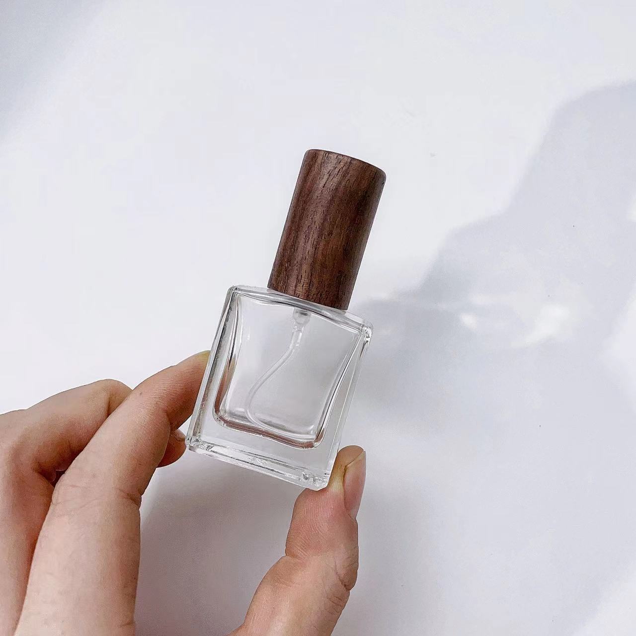 Прозрачная Толстая стеклянная  – обзор и цена Perfume Quotes